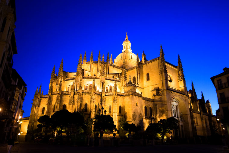 Katedra w Segovii w nocy, Hiszpania